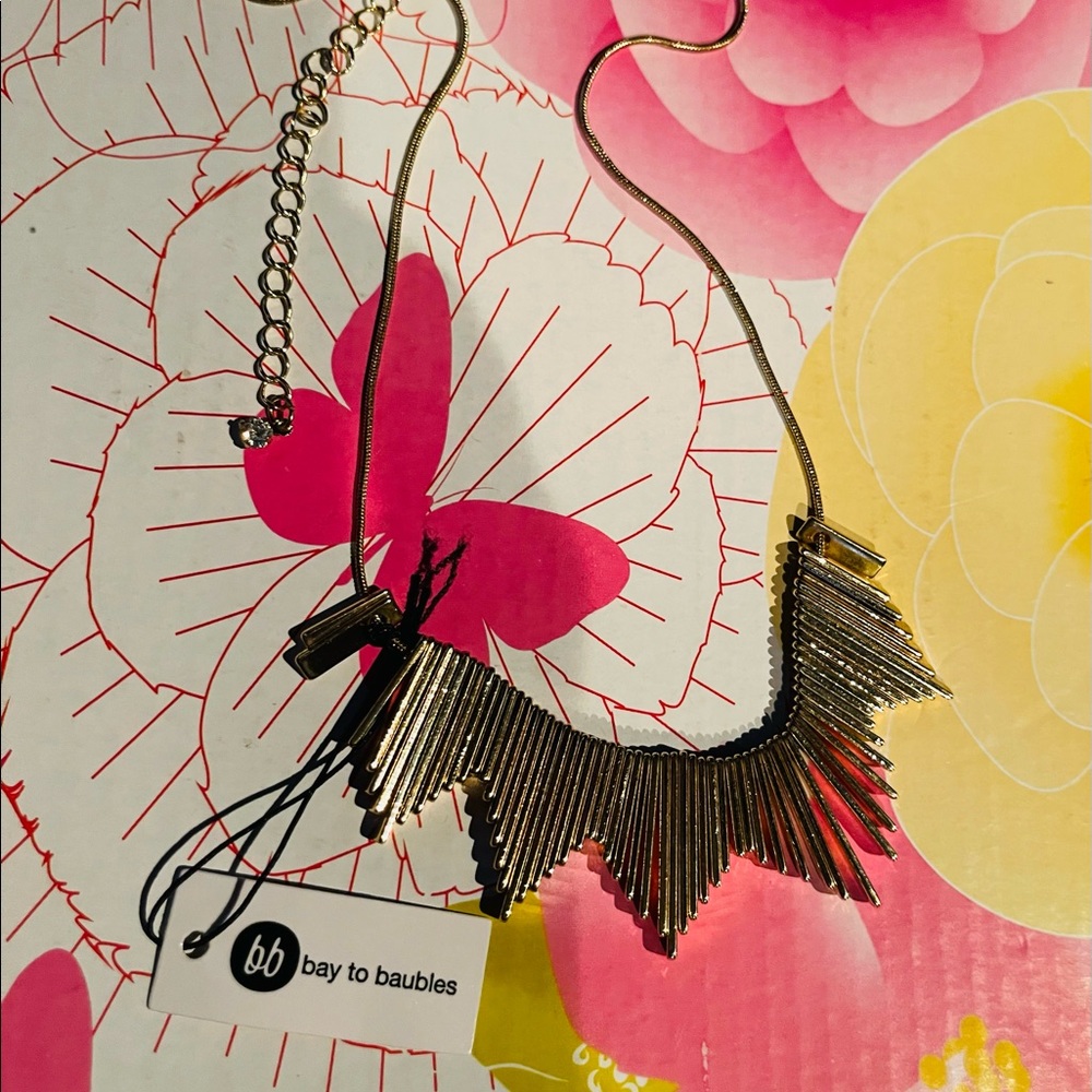 ✨brand new gold cute necklace✨